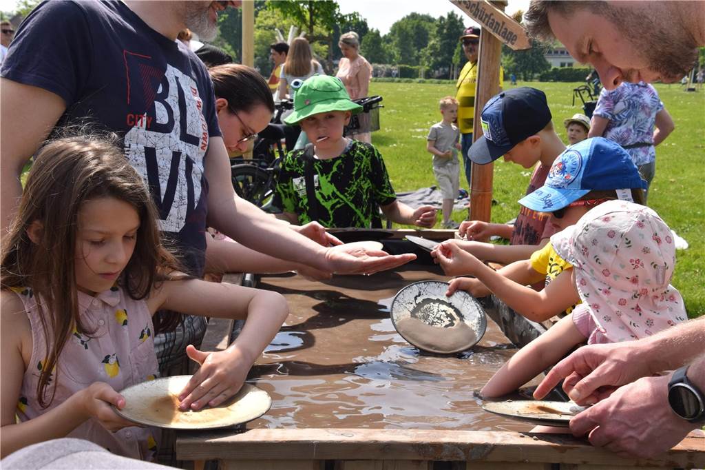 Das Auswaschen von Goldnuggets war bei den Kindern besonders beliebt.