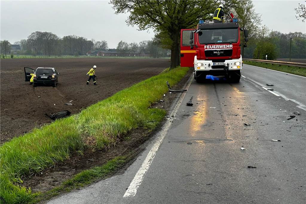 Autos kollidieren „An der Wienbecke“ - Dorstenerin leicht verletzt Das Auto der Dorstenerin kam durch den Zusammenstoß von der Fahrbahn ab und landete in einem Feld.