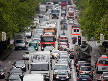 Das Auto ist für Pendler in Deutschland mit Abstand das wichtigste Verkehrsmittel auf dem Weg zur Arbeit. Foto: Fabian Sommer