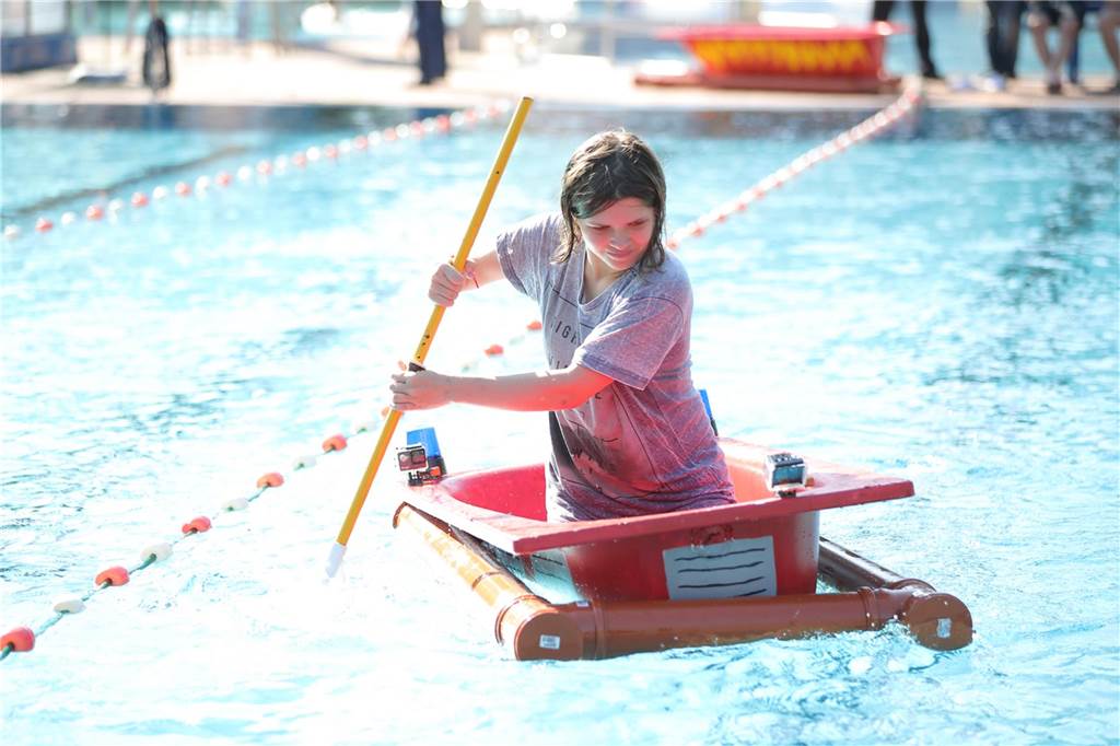 Zehn Jahre Bürgerfreibad Selm: Fotos zeigen, was im Freibad möglich ist Das Badewannenrennen der Jugendfeuerwehren im Kreis Unna sorgte im Selmer Freibad für viel Spaß