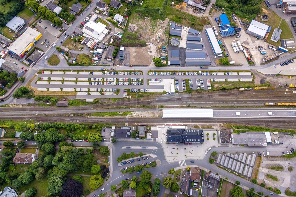 Planer denken an Radschnellweg und mehr Grün für Bahnhofsquartier Luftbild vom Bahnhof mit Umfeld