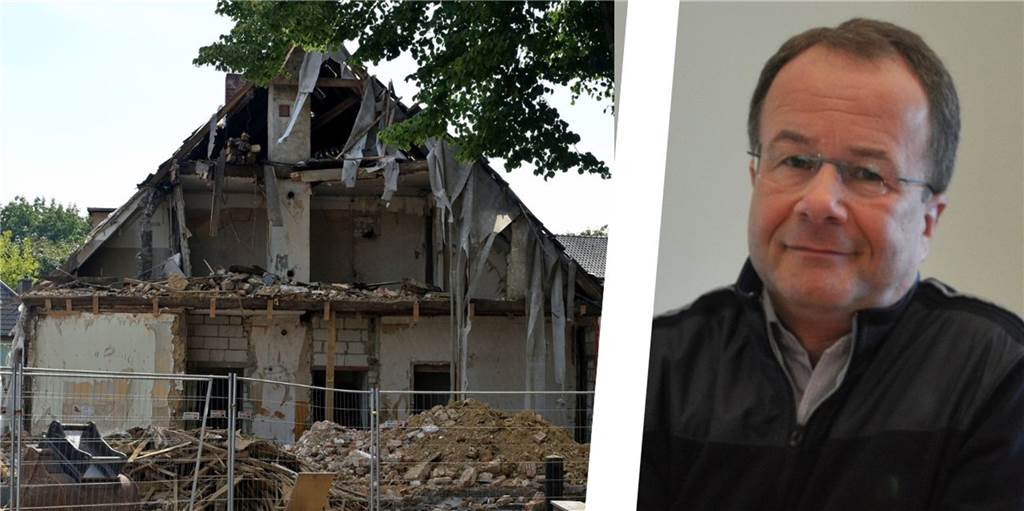 Das baufällige Fachwerkhaus auf dem Kirchplatz St. Marien wird abgerissen. Der geplante Neubau eines Verwaltungszentrums ist nach Auskunft von Pfarrer Michael Mombauer aus Kostengründen verworfen worden.