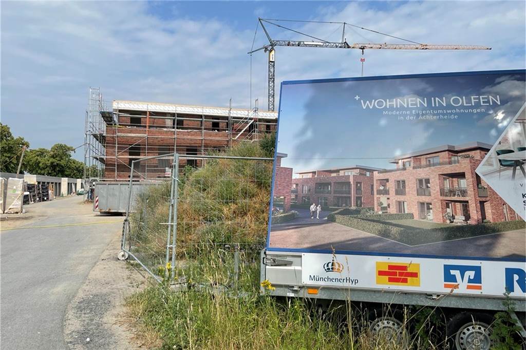 Wieder Ärger um Bauprojekt: Parksituation, Sperrungen und Chemikalien Das Bauprojekt an der Ächterheide in Olfen Stand Ende Juni. Nach zeitnaher Fertigstellung sieht das es aktuell nicht aus.