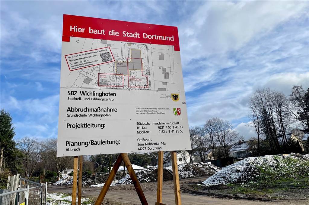 Baukosten für Schulneubau in Wichlinghofen explodieren Das Bauschild für den neuen multifunktionalen Schulkomplex steht schon länger.