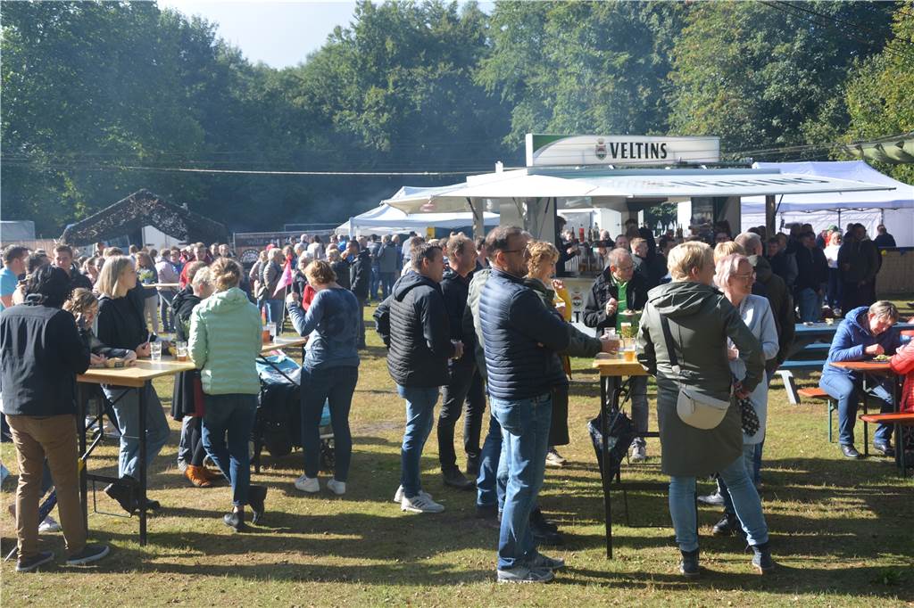Heiße Premiere für Familie Kondring beim Alstätter Barbeque-Festival Das BBQ-Grillevent zog wieder die Massen ins Alstätter Freibad.