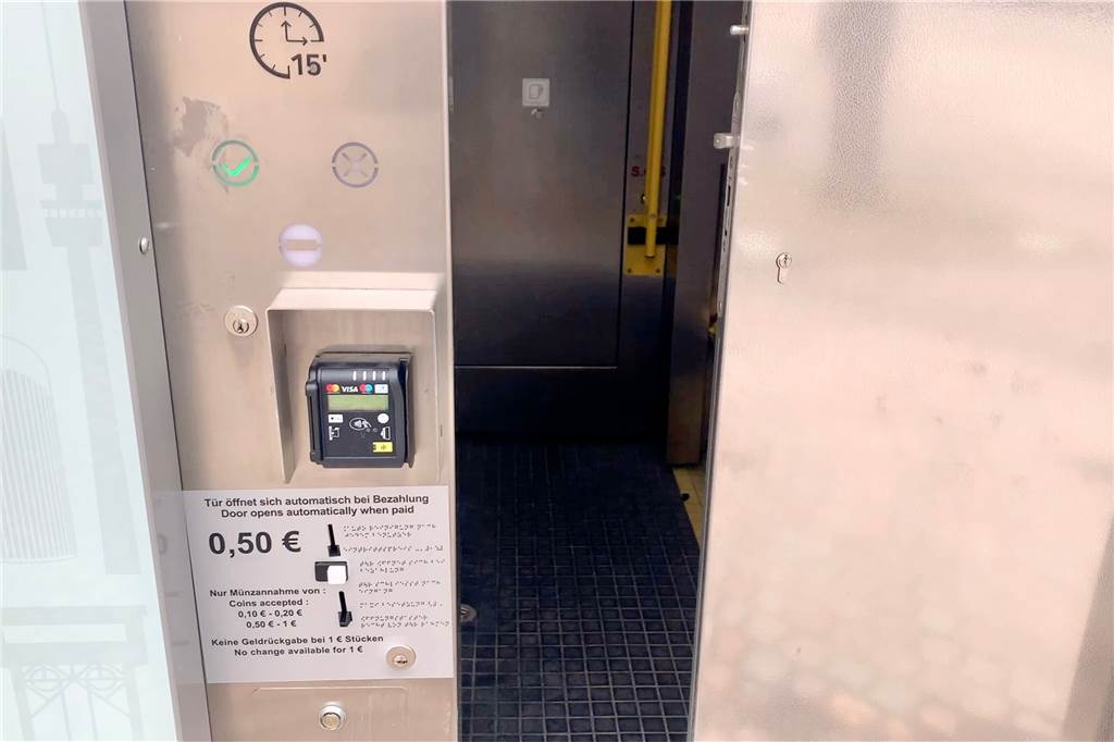 Trotz Corona: Neue öffentliche Toilette am Marktplatz endlich benutzbar Das Benutzen des neuen WC kostet 50 Cent. 15 Minuten hat man Zeit für seine „Geschäfte“.