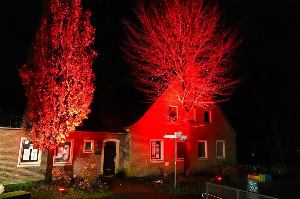Wasserkraftwerk beleuchtet