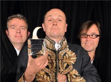 Das Berliner Chanson-Duo Pigor und Eichhorn: Benedikt Eichhorn und Thomas Pigor mit Mitspieler Ulf Heinrichs (l-r). Foto: Hendrik Schmidt