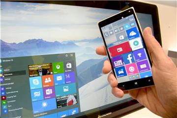 Das Betriebssystem Windows 10 für Smartphones und PC: Es werden wieder mehr PCs verkauft. Foto: Peter Steffen