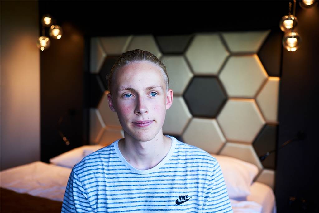 Das Bett – von dem unser Reporter beste Sicht aufs Stadion hat – hat selbst ein leichtes Fußballmuster.