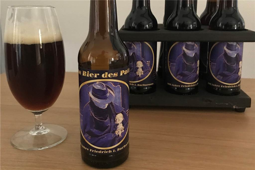 Selm und Olfen aus der Flasche: Bier und Schnaps in der Heimat-Edition Das „Bier des Paten“ erinnert an das 900-jährige Jubiläum von Cappenberg.