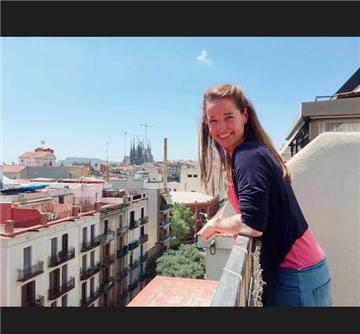 Das Bild, das Susanna Biosca in ihrer Heimatstadt Barcelona zeigt (mit der Kirche Sagrada Familia im Hintergrund), vermittelt Freude pur. Nur wenige Tage später erschütterte der Terroranschlag auf den Ramblas die katalanische Metropole.