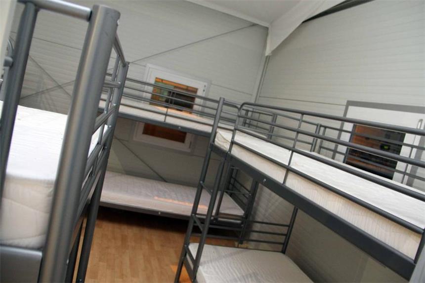 Was die Wohnungssuche für Flüchtlinge erschwert Das Bild in Notunterkünften wie in Bork: kleine Kammern, viele Betten, kaum Privatsphäre. Auf dieser Basis ist Integration schwer. Etwas besser ist es in städtischen Unterbringungen. Aber letztlich braucht es Wohnungen.
