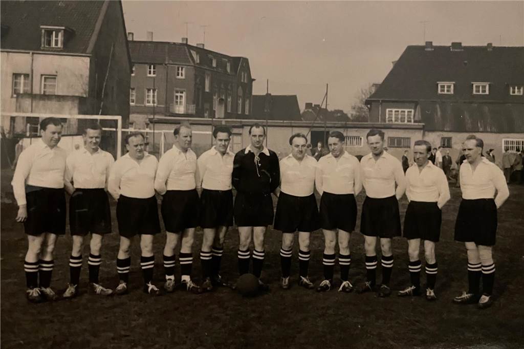 100 Jahre FC Oeding: Verein plant große Jubiläumsfeier Mannschaftsfoto der Alt-Herrenmannschaft des FC Oeding im Jahr 1960