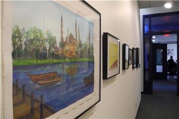 Das Bild „Untitled (Blue Mosque)“ von Ghaleb Al-Bihani in der Ausstellung „Ode to the Sea: Art from Guantánamo Bay“ in New York. Foto: Johannes Schmitt-Tegge