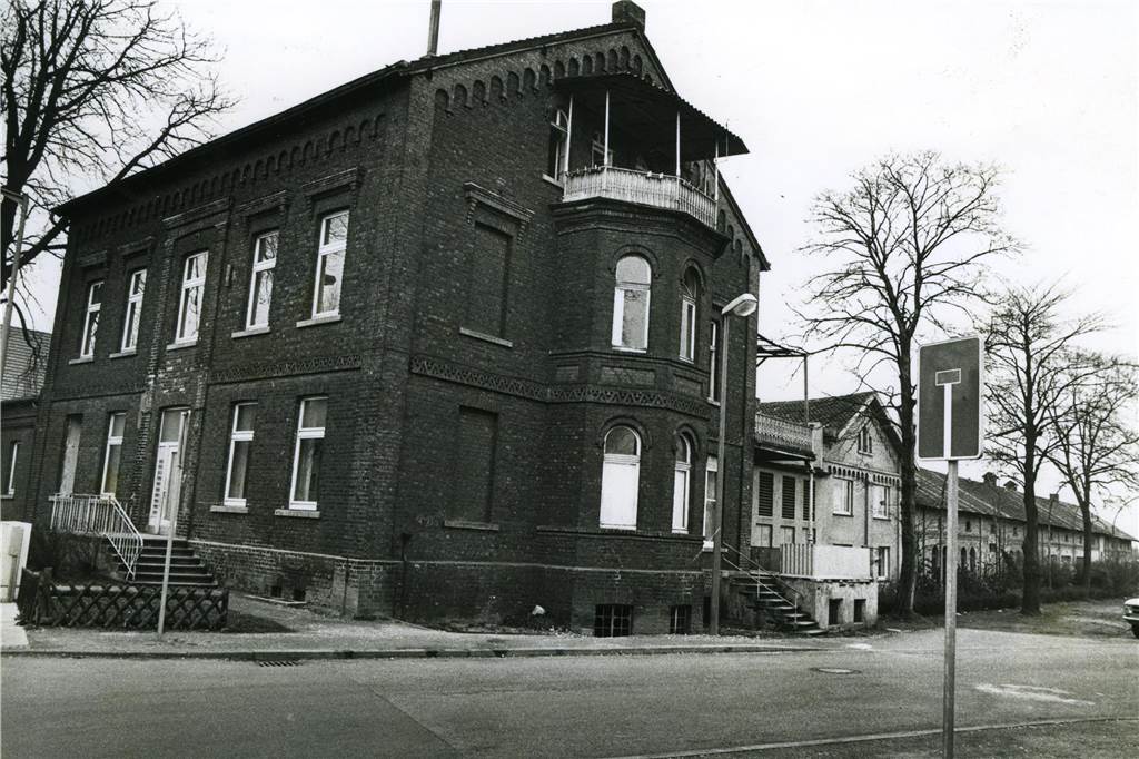 Das Bild zeigt die Villa von Potthoff und Flume an der Dortmunder Straße. 