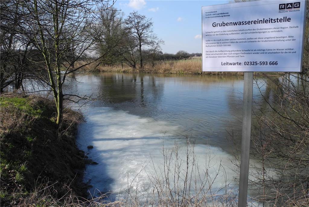 Einleitung von Grubenwasser in die Lippe: Vereine wirft Stadt Passivität vor Archiv-Foto einer Einleitstelle für das Grubenwasser in die Lippe an der Stadtgrenze zwischen Lünen und Bergkamen.