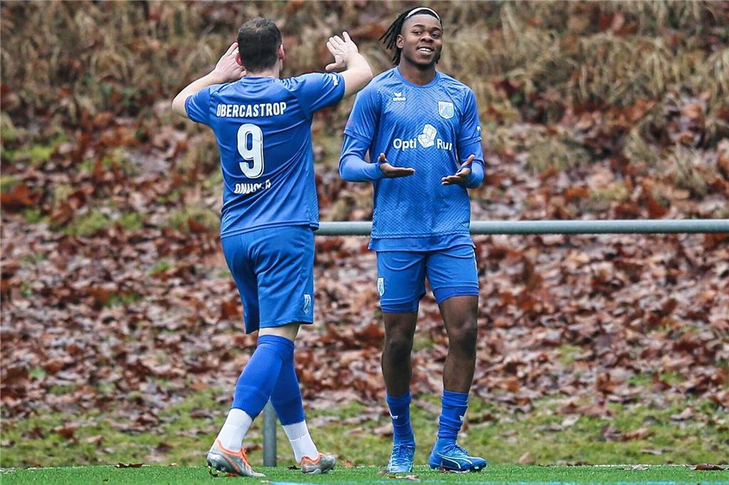 Marko Onucka ist kein Mittelstürmer mehr: Routinier adelt Nachfolger bei Wacker Obercastrop Das blitzschnelle 1:0 gegen die SF Wanne war eine Co-Produktion von Brightney Igbinadolor (r.) und Marko Onucka.