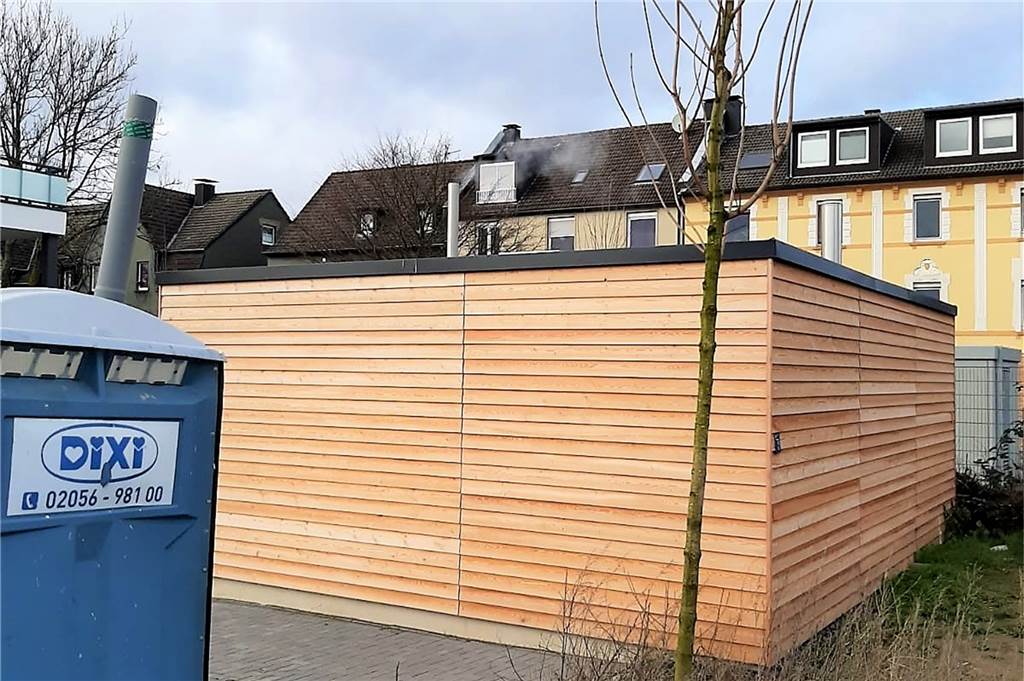 Wilde Spekulationen um 92 neue Sozialwohnungen in Dortmund: Warum zieht hier keiner ein? Das Blockheizkraftwerks ist bereits in Betrieb, erkennbar am Dampf.