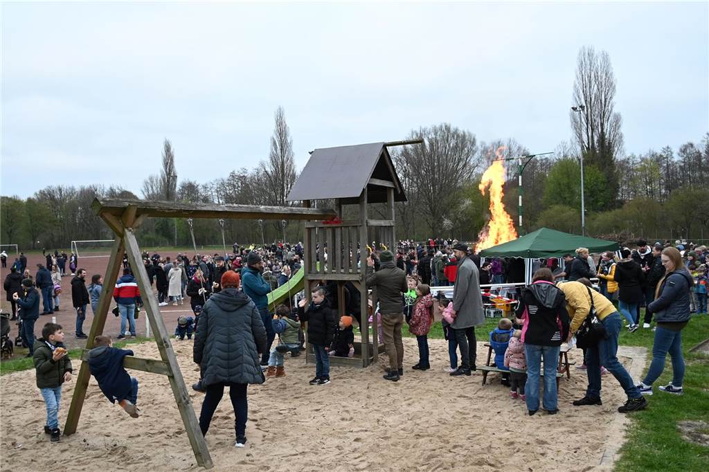 Das Brauchtumsfeuer des Sportverein SuS Grün-Weiß Barkenberg72 e. V. hatte viel zu bieten. 