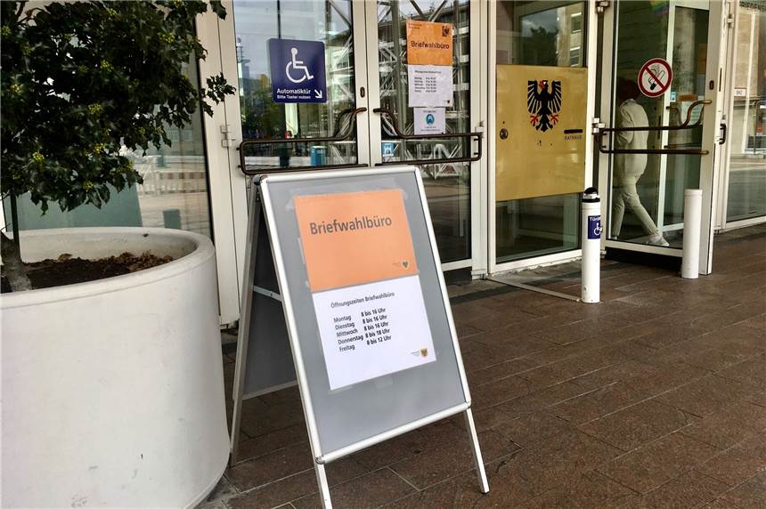 So läuft die Stichwahl in Dortmund: Alle Infos für Briefwähler Eingang zum Briefwahlbüro im Rathaus