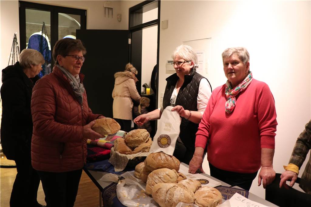 Das Brot der Asbecker Backfrauen durfte auf dem Lichtermarkt nicht fehlen.