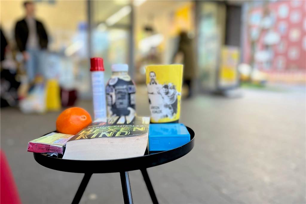 Stefan (59): „Wer sagt, das ist zu wenig, hat noch nie Hunger erlebt“ Das Buch habe er noch nicht gelesen, sagt Stefan. Aber es sei bestimmt gut.