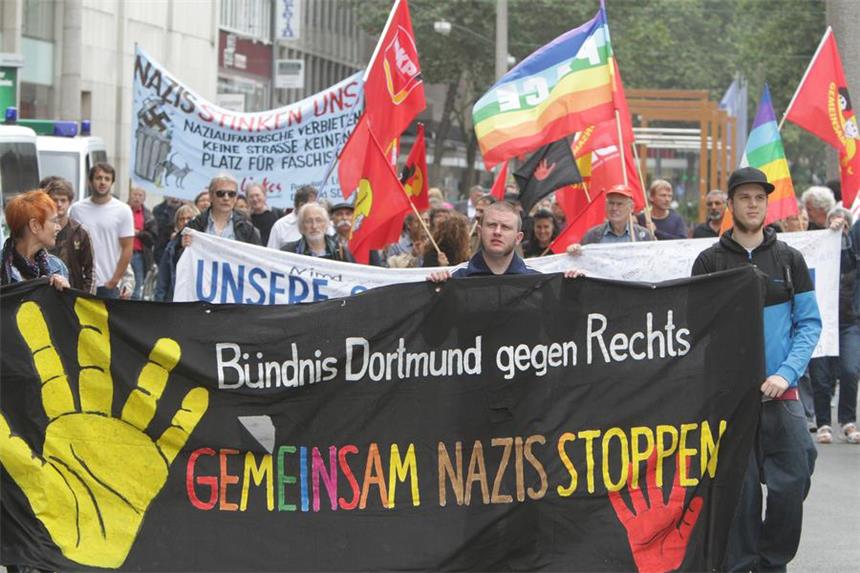 Warum es so schwer ist, den Protest gegen Nazis zu bündeln Das Bündnis Dortmund gegen Rechts protestiert Ende august 2013 gegen Nazis - als Mitglied bei "BlockaDO" kann das Bündnis noch stärker agieren.