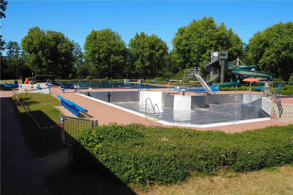 Bürgerfreibad Selm: Droht vorzeitiges Saisonende wie in Lünen? Das Bürgerfreibad in Selm ist beliebt. Seit Mai läuft in diesem Jahr der Badebetrieb.