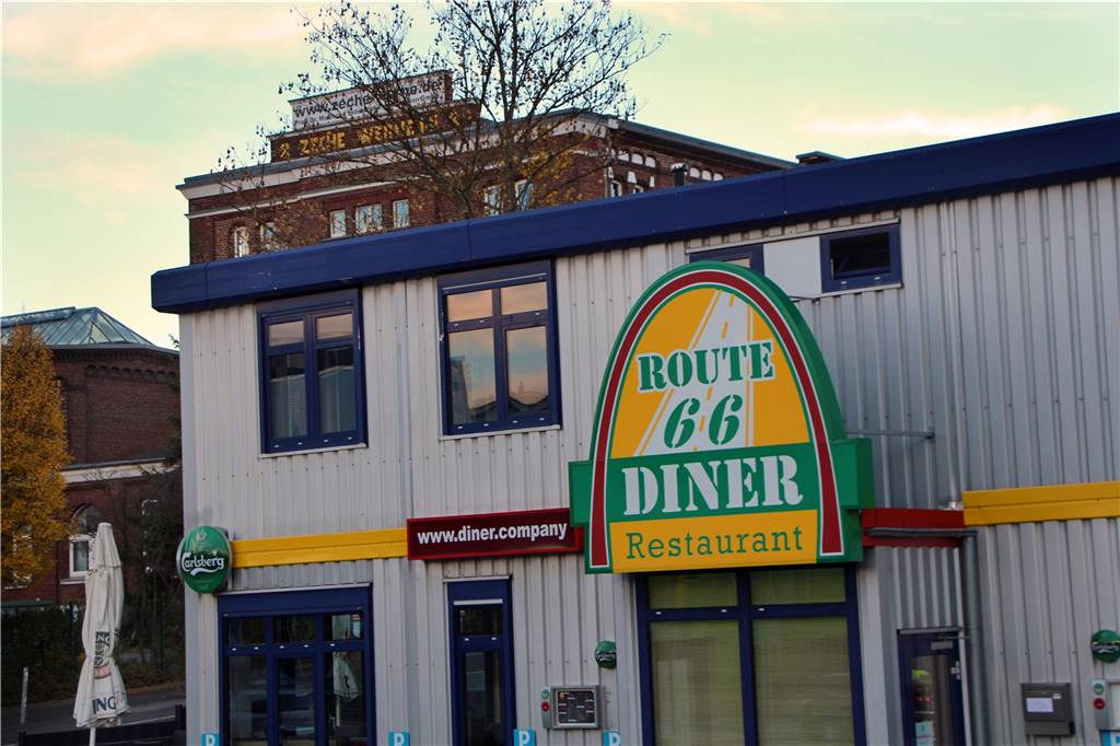 Route 66 – hier würde es auch dem Ami bestens schmecken Das Burgerlokal Route 66 findet sich auf dem alten Zechengelände, an der Ecke Flöz-Zollverein-Straße und Kamener Straße.