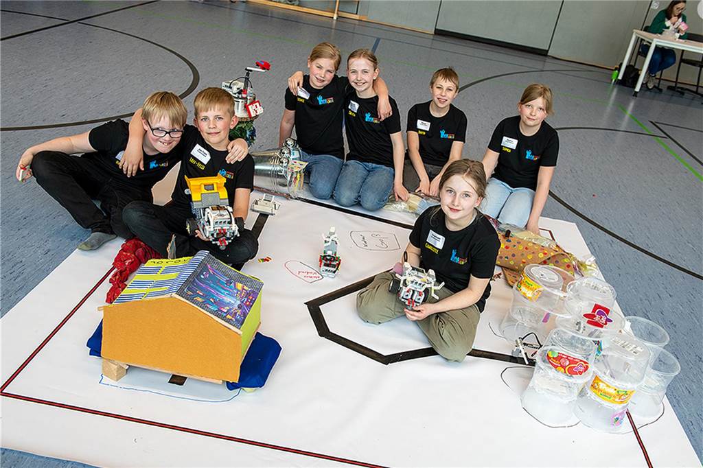 Doppelerfolg im Roboterwettbewerb: Burgschule landet auf Platz 1 und 2 Burgschulteam6