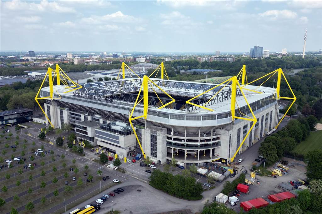 Spielorte der EM 2024: In diesen zehn Stadien wird gespielt Blick auf den Signal-Iduna-Park in Dortmund, der während der EM 2024 den Namen BVB Stadion Dortmund trägt.