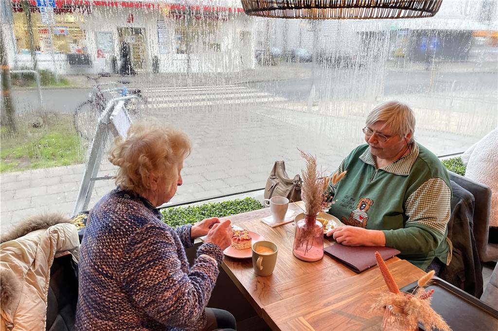 Dortmunder Bäckerei in Toplage eröffnet: Riesenansturm nicht nur am ersten Tag Das Café der neuen Beckmann-Filiale war auch am zweiten Öffnungstag gut besucht.