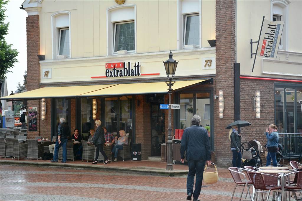 „Die Suche ist nicht einfach“: Halterner Unternehmen werben um Personal Das Café Extrablatt am Marktplatz ist ebenfalls auf der Suche nach neuen Mitarbeitern.