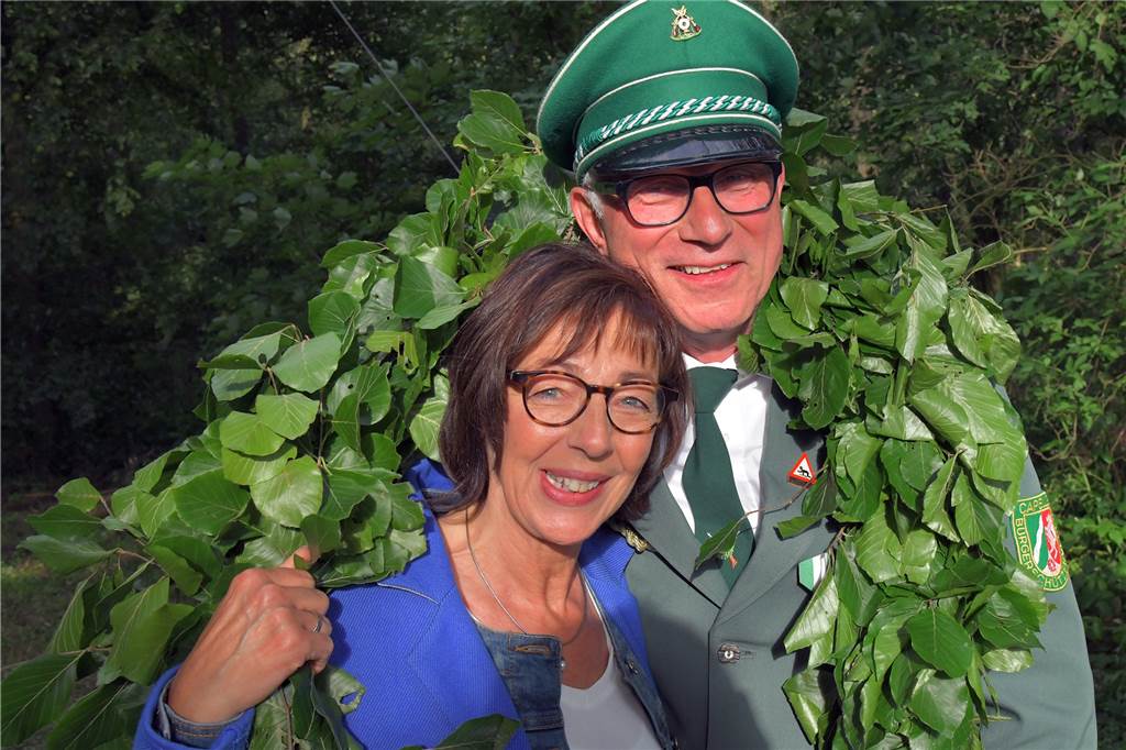 Einmalig: Drei Schützenvereine feiern in Nordkirchen gemeinsames Schützenfest Das Capeller Königspaar Robert und Martina Beckmann wird, wie die anderen Regenten auch, während des Gemeindeschützenfestes nicht abgelöst.