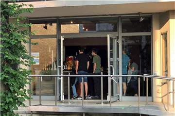Das Capitol Kino öffnet nach langer Durststrecke wieder. Da viele Gäste Online-Tickets gebucht hatten, bildeten sich vor der Kasse keine langen Warteschlangen. Wohl aber vor dem Popcorn-Schalter.