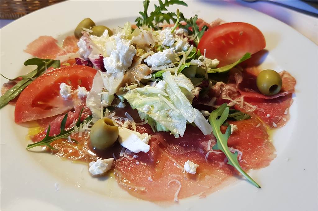 Das Restaurant Kloppendiek in Zwillbrock ist einen (Fahrrad-)Ausflug wert Das Carpaccio unterscheidet sich stark von der italienischen Version.