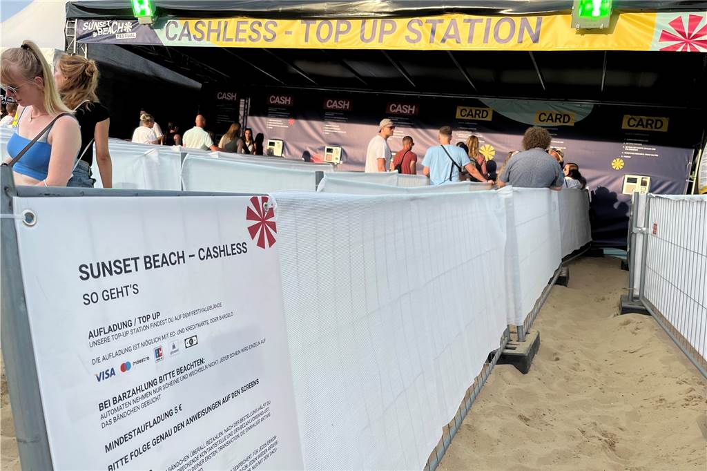 Die Cashless-Top-Up-Station beim Sunset Beach Festival.