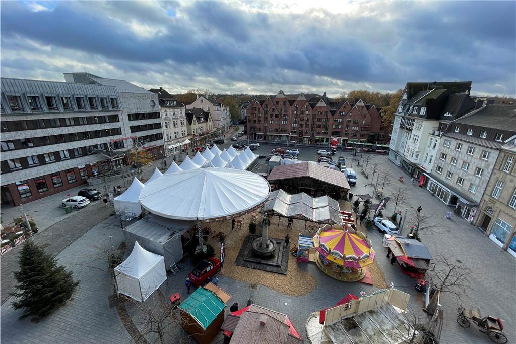 Ingo Böhmer: „Kosten kann man mit Glühwein nicht hereinkriegen“ Das Castroper Weihnachtsdorf 2023: So oder ähnlich wird der Aufbau auch 2024 aussehen.