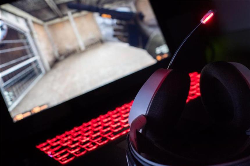 Rund 15 000 Menschen zu „Counter-Strike“-Turnier erwartet Das Computerspiel „Counter-Strike“ auf dem Monitor eines Laptops. Foto: Lino Mirgeler/Archiv