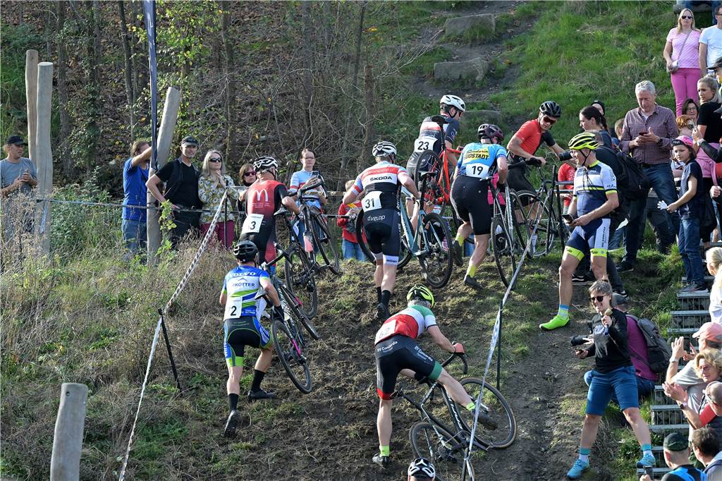 Das CycloCross-Rennen in Lünen war spektakulär, gut besucht und wies hohe Teilnehmerzahlen auf.