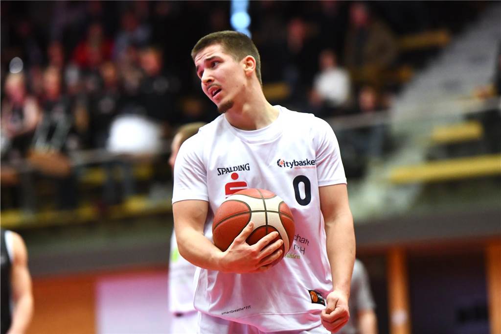 Basketball, 15. März 2025, Vestische Arena, 1. Regionalliga: Citybasket Recklinghausen Ademax Ballers Ibbenbüren 96:102 n. V. Das darf nicht wahr sein: Luka Petronic.