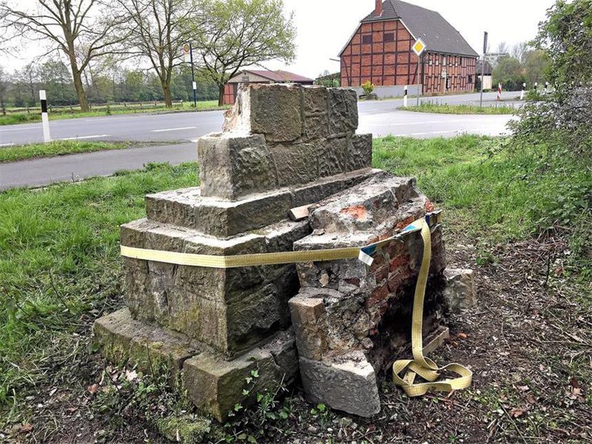 Denkmal „Der letzte Wolf“ wird aufgefrischt Das Denkmal, das an den Letzten Wolf in Herbern erinnert, wurde abgebaut und befindet sich derzeit zur Restaurierung in der Werkstatt der Firma Plässer in Davensberg.