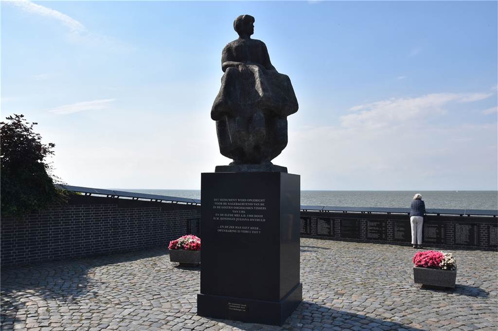 Das ist der kürzeste Weg von Ahaus ans Meer Das Denkmal erinnert an Menschen, die auf dem Meer umgekommen sind.