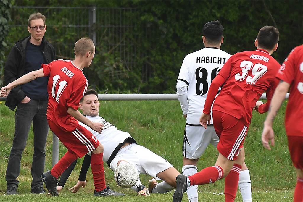 Das Derby zwischen dem VfB Habinghorst II und der SG Arminia Ickern/Victoria Habinghorst (rote Trikots) endete in der Kreisliga B1 mit einem 1:1-Unentschieden.