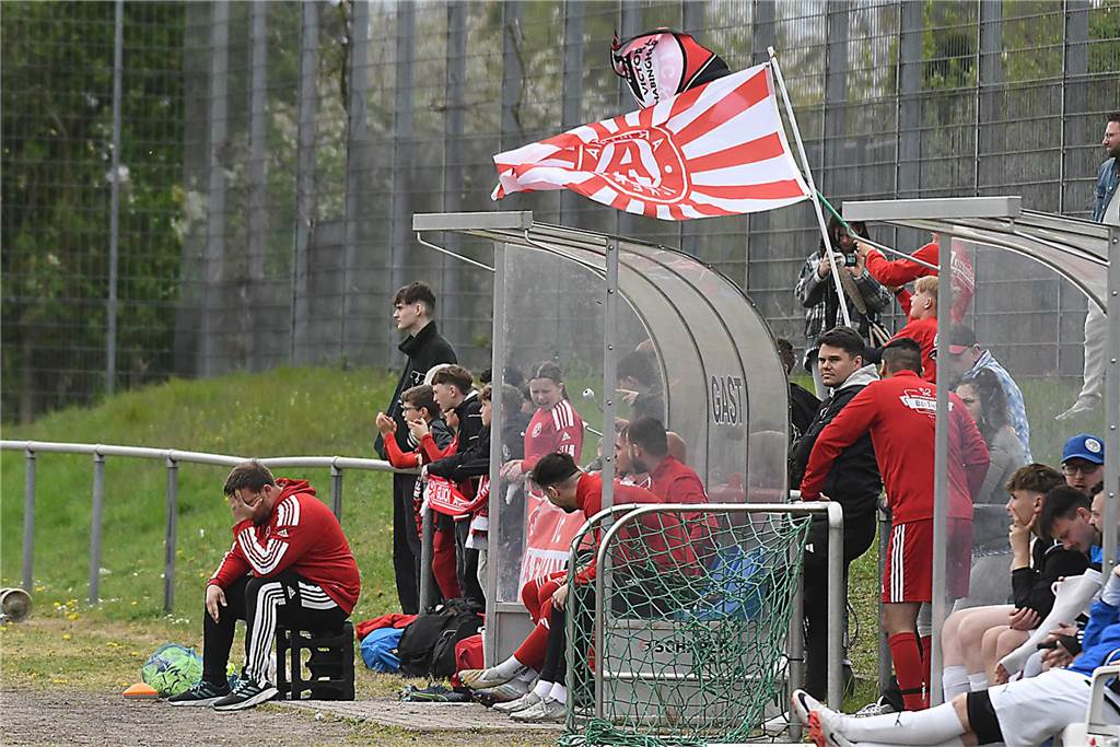 Das Derby zwischen dem VfB Habinghorst II und der SG Arminia Ickern/Victoria Habinghorst (rote Trikots) endete in der Kreisliga B1 mit einem 1:1-Unentschieden.