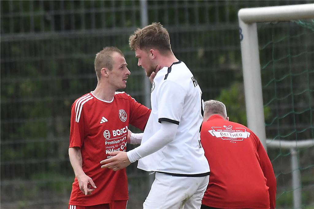 Das Derby zwischen dem VfB Habinghorst II und der SG Arminia Ickern/Victoria Habinghorst (rote Trikots) endete in der Kreisliga B1 mit einem 1:1-Unentschieden.