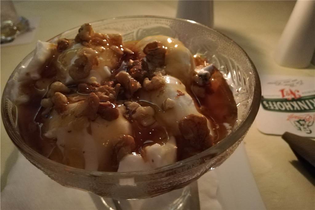 El Greco Lünen: Ein köstlicher Griechenland-Urlaub für zwischendurch Das Dessert: Cremiger griechischer Joghurt mit Honig und Nüssen.