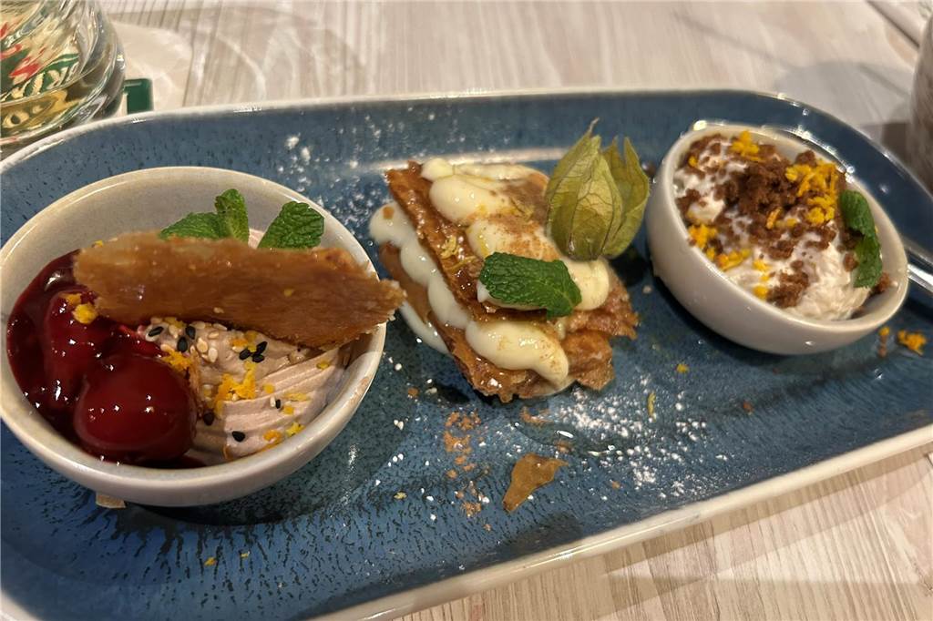 Das „Yamas“ im Restaurant-Check: Hier fällt die Auswahl richtig schwer Das Dessert: Epilogí Epidórpion
