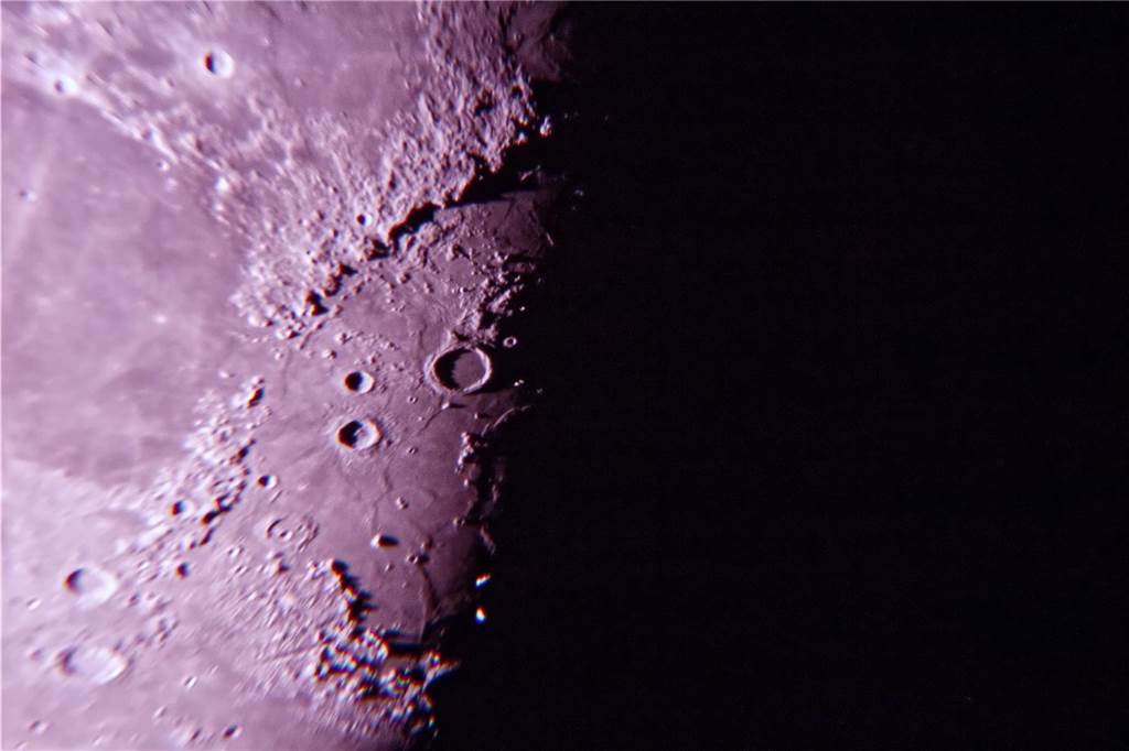 Astro-Fotograf aus Haltern erobert ferne Galaxien Foto von der Mondoberfläche.